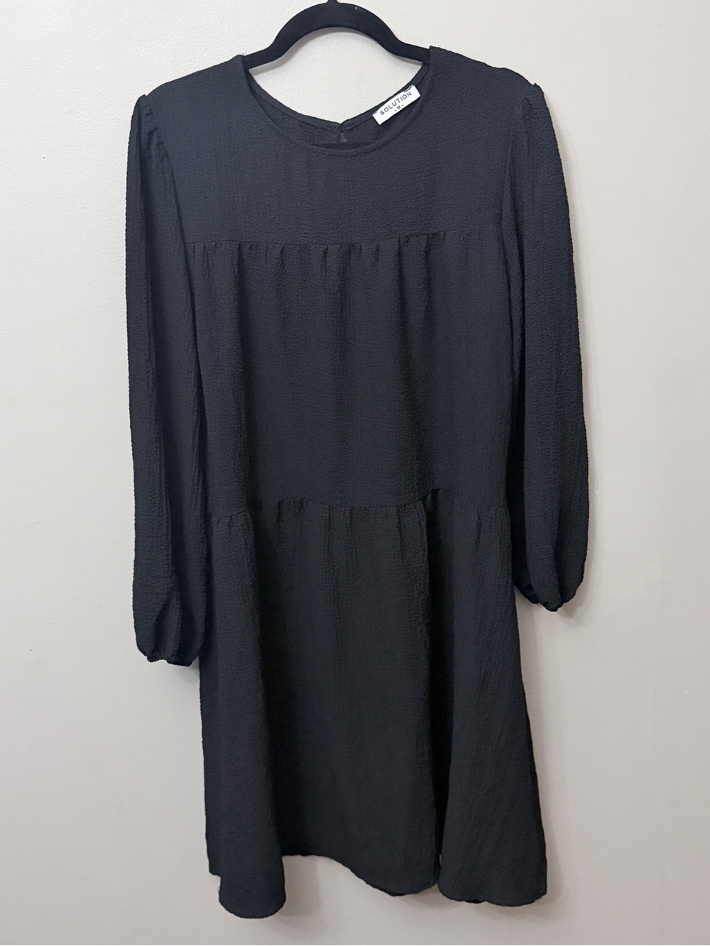 SOLUTION Black Textured Long Sleeve Tiered Midi Dress M